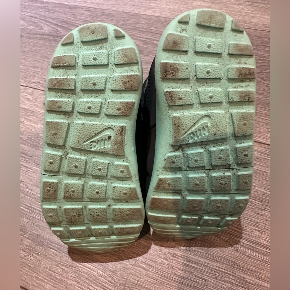 Nike Roshe One toddler girl sneaker snow boots - Picture 4 of 6